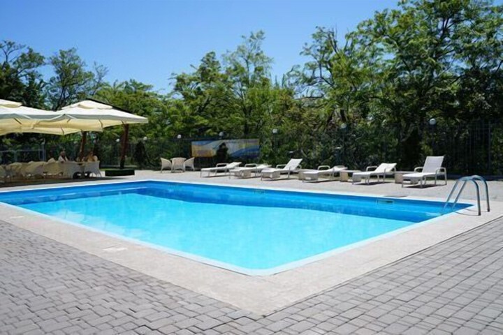 Hotel with Pool