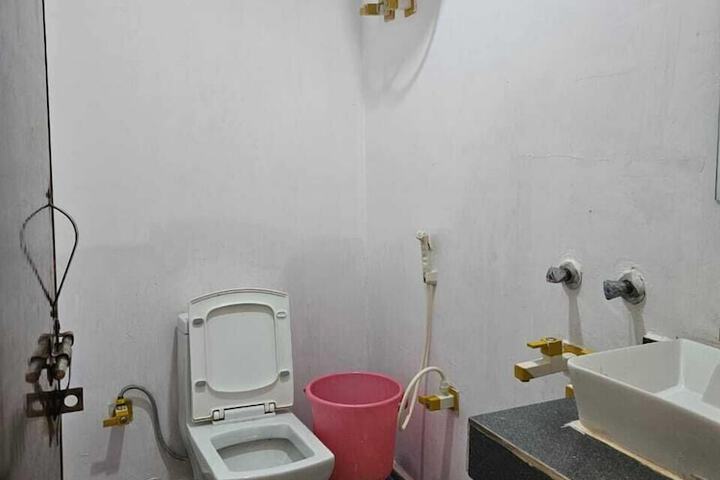 Room 8 of 14