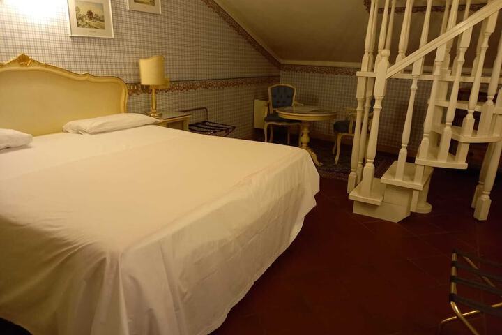 Room 24 of 65