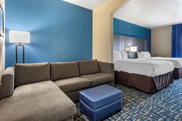 2 Queen Beds Accessible (6 of 6)