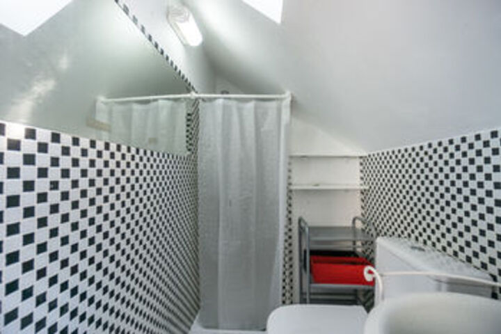 Room 6 of 118