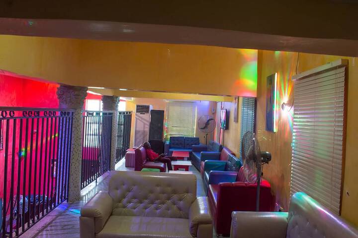 Lounge 24 of 25