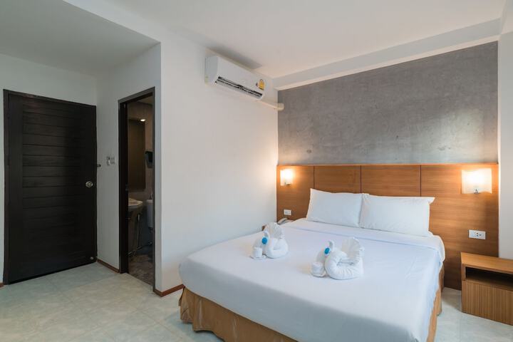 Room 22 of 102