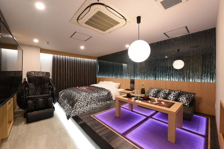 Room 11 of 34