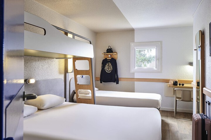 Room 17 of 35
