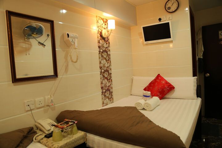 Room 5 of 32