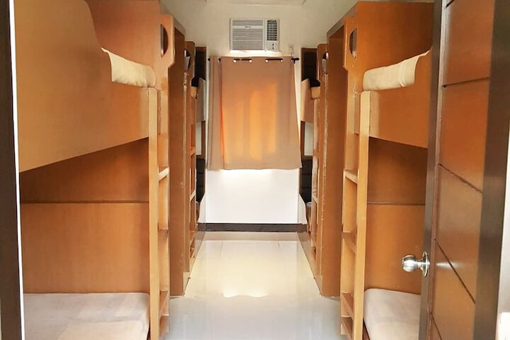 Room 6 of 32