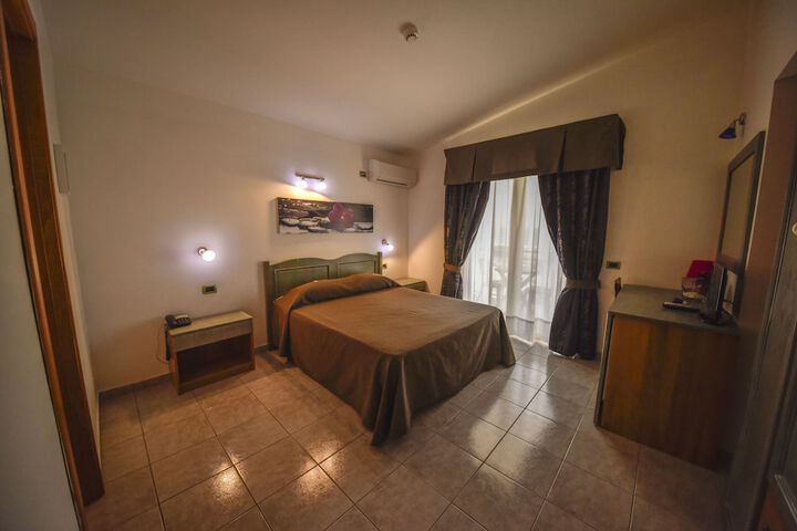 Room 4 of 58