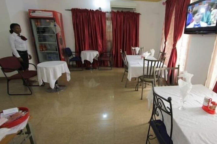 Dining 2 of 7