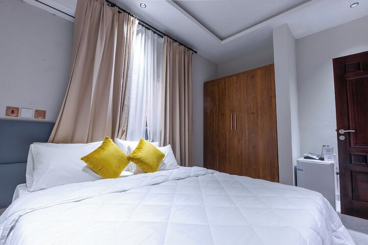 Room 5 of 20