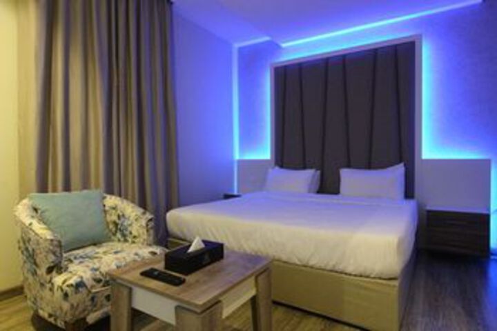 Room 8 of 28