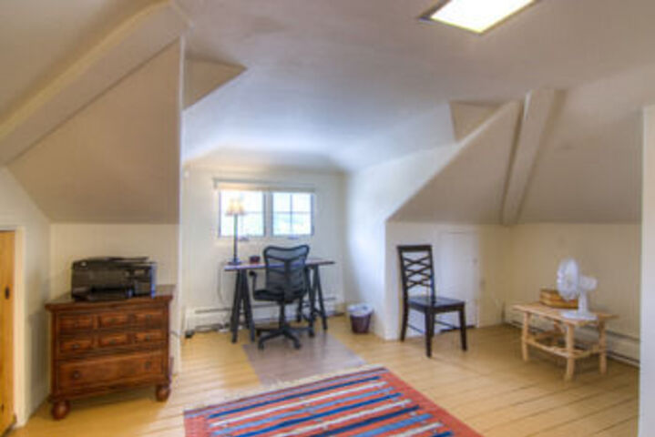 Room 8 of 12