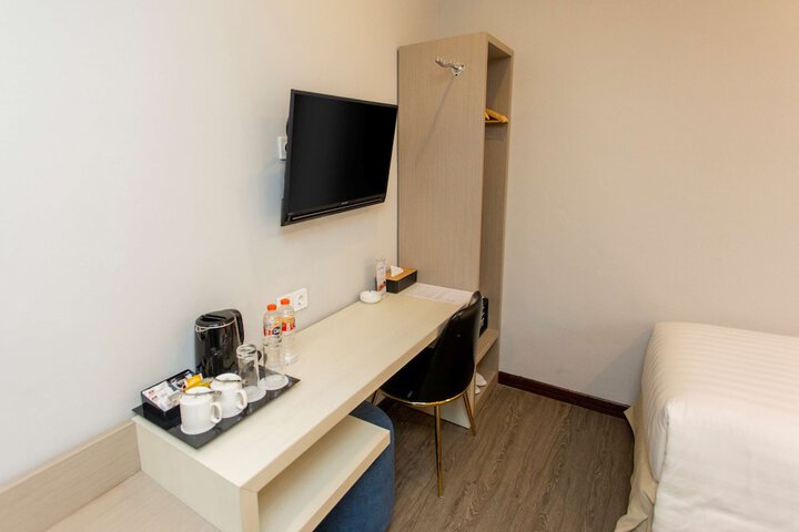 Room 6 of 62