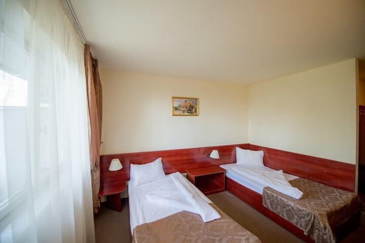 Room 9 of 32