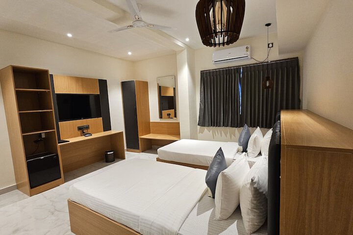 Room 10 of 33