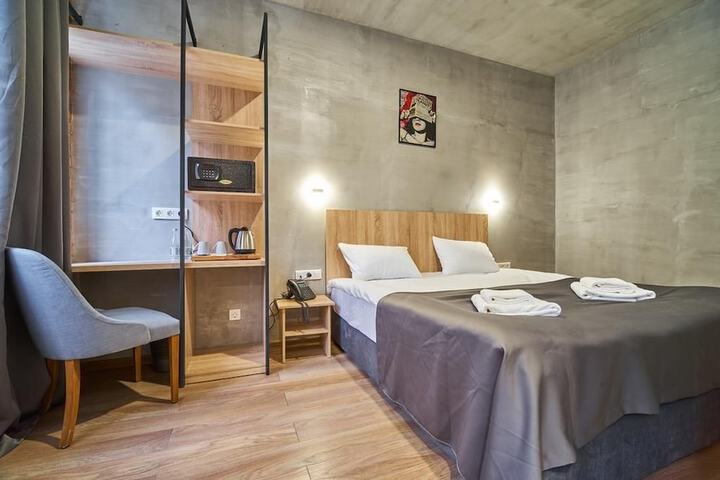 Room 16 of 33