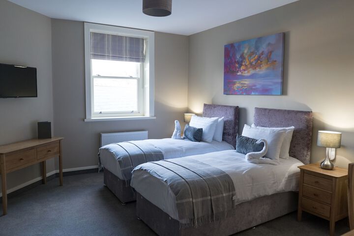 Room 6 of 34