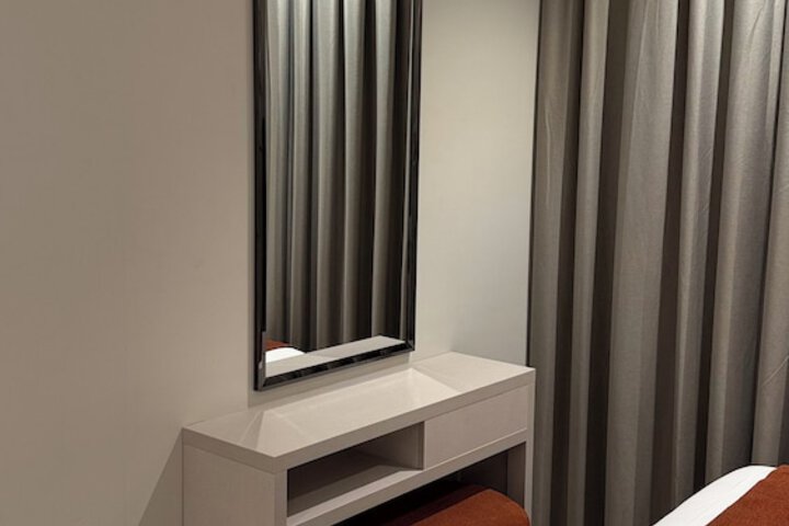 Room 6 of 29