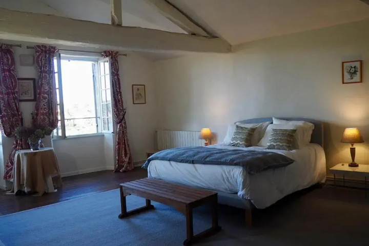 Room 4 of 9