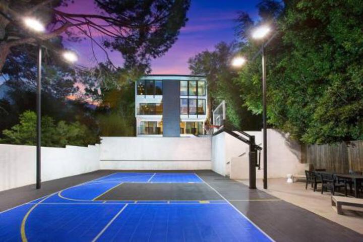 Valley Vista 5 bedroom Villa in Los Angeles, CA
