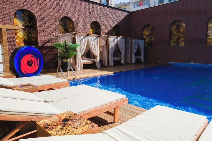 Pool Hotel