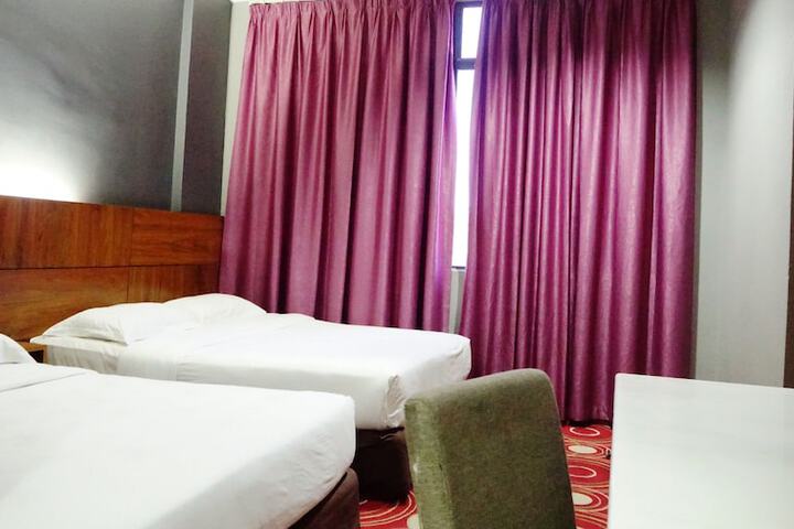 Room 7 of 33