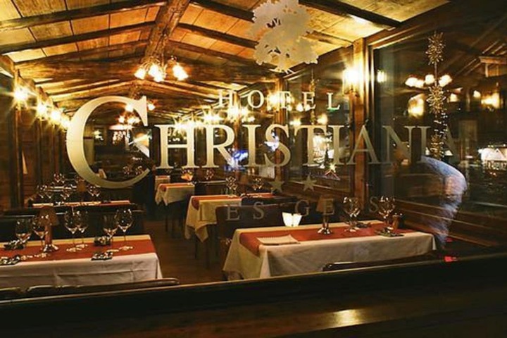 Dining 53 of 60
