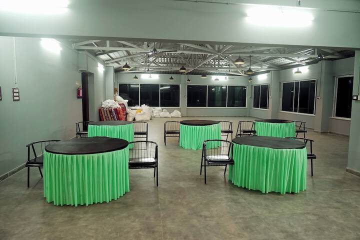 Ballroom/Hall 31 of 41