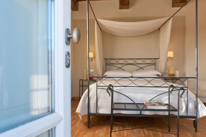 Room 2 of 51