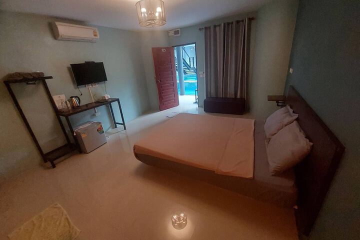 Room 3 of 7