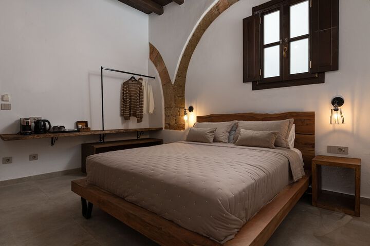 Room 4 of 37