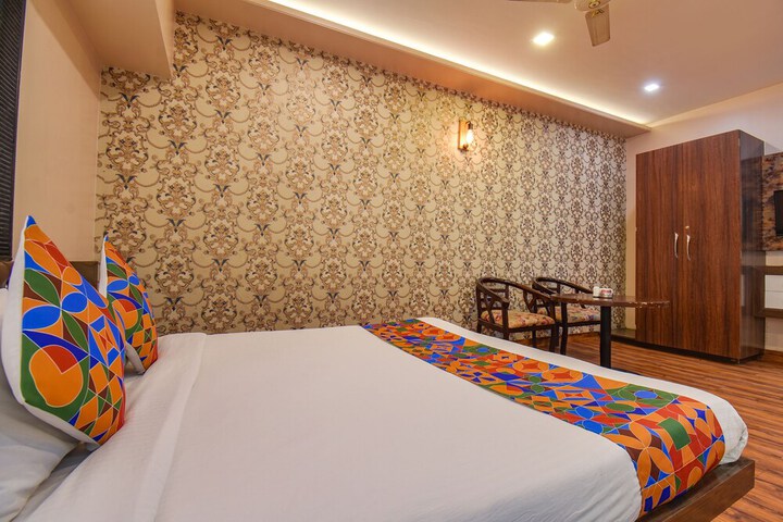 Room 9 of 26