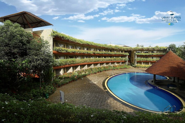 Hotel Pool