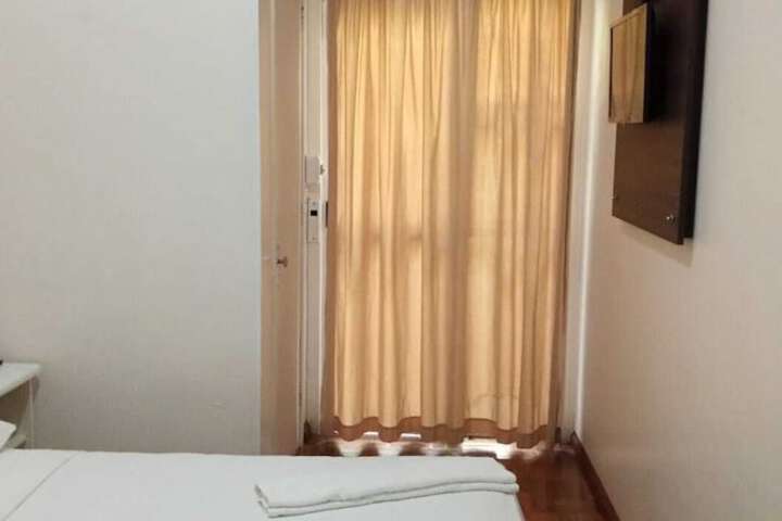 Room 4 of 10