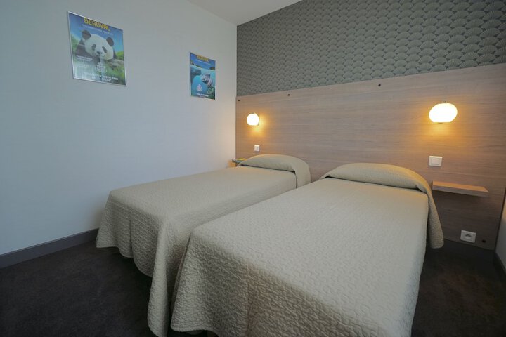Room 44 of 94