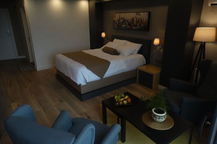 Room 6 of 15