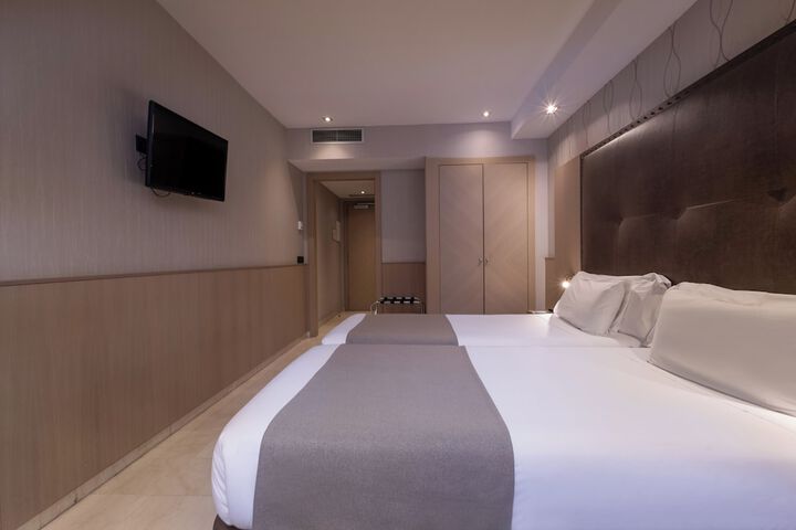 Room 26 of 135
