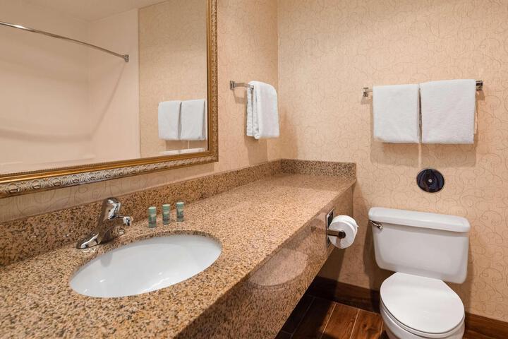 2 Double Beds Ground Floor High Speed Internet Accessible Microwave and Refrigerator Wa (4 of 12)