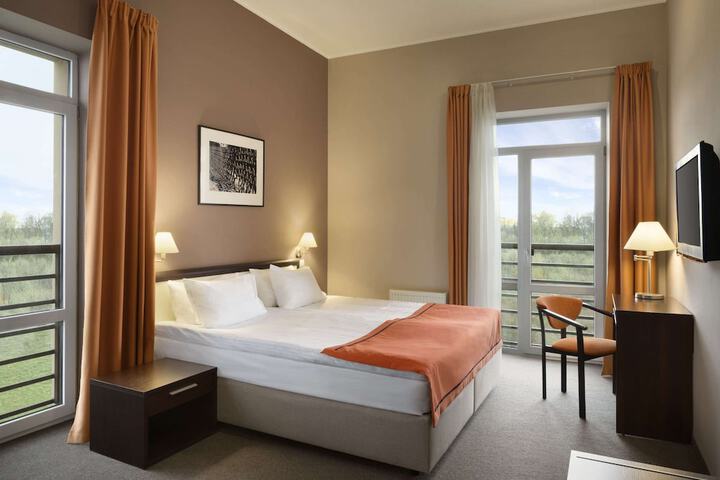 Room 28 of 65