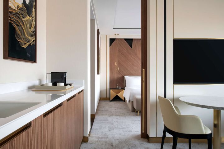 Room 5 of 79