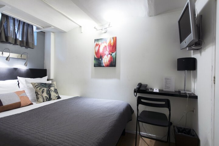 Room 47 of 96