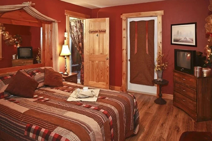 Room 5 of 16