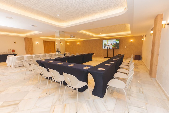 Business Center 120 of 152