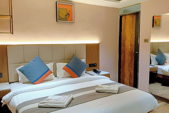 Room 8 of 15