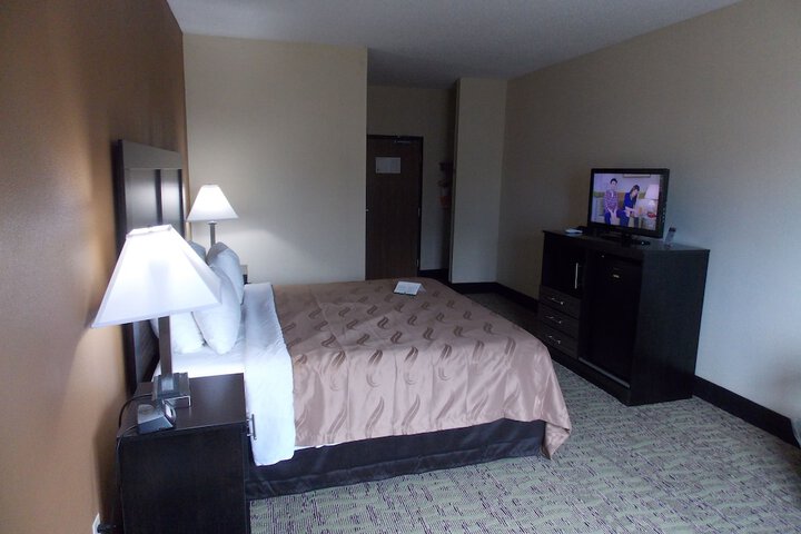 1 King Bed Business Room (15 of 24)