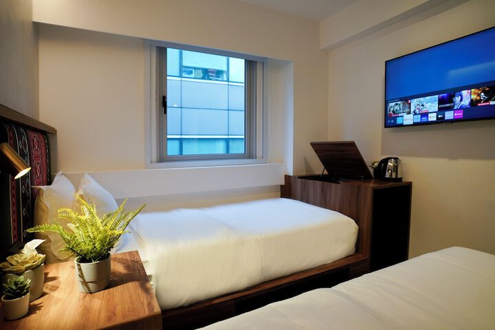 Room 27 of 61
