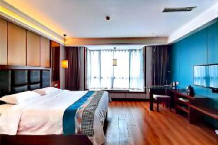 Room 10 of 11