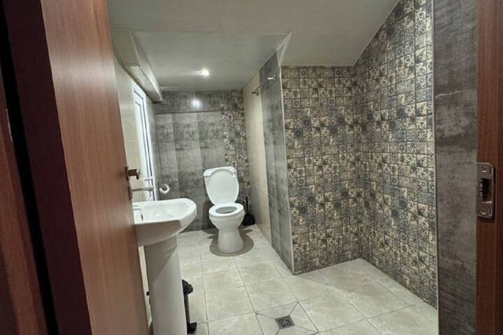 Room 100 of 126