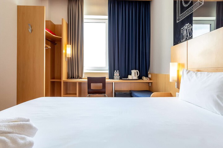 Room 4 of 60