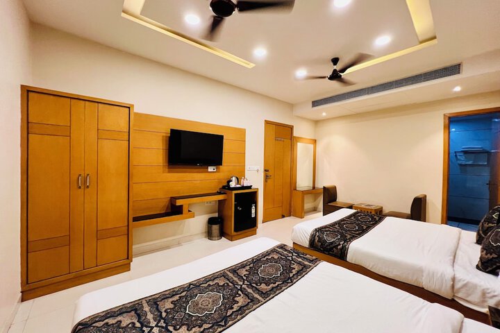Room 6 of 35